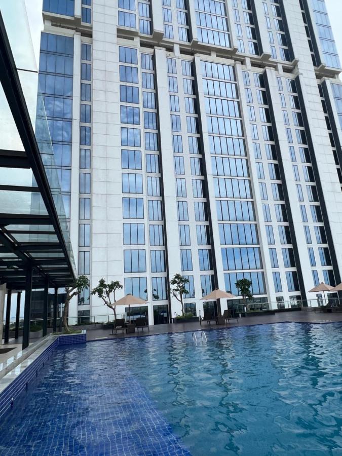 Pollux Habibie 53f * Batam